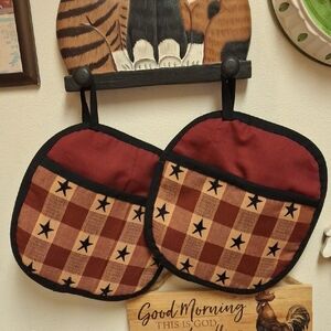 Red and Tan Star Checkered Pot Holders